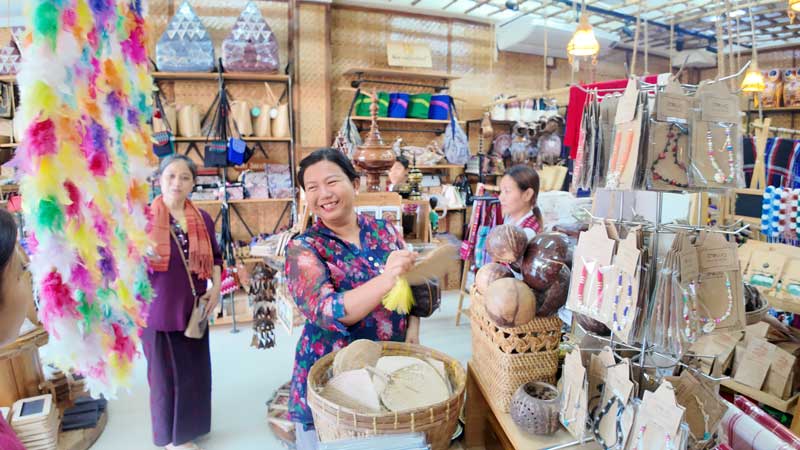 Field-visit-to-Crown-Suvenior-Shop--Hpa-an